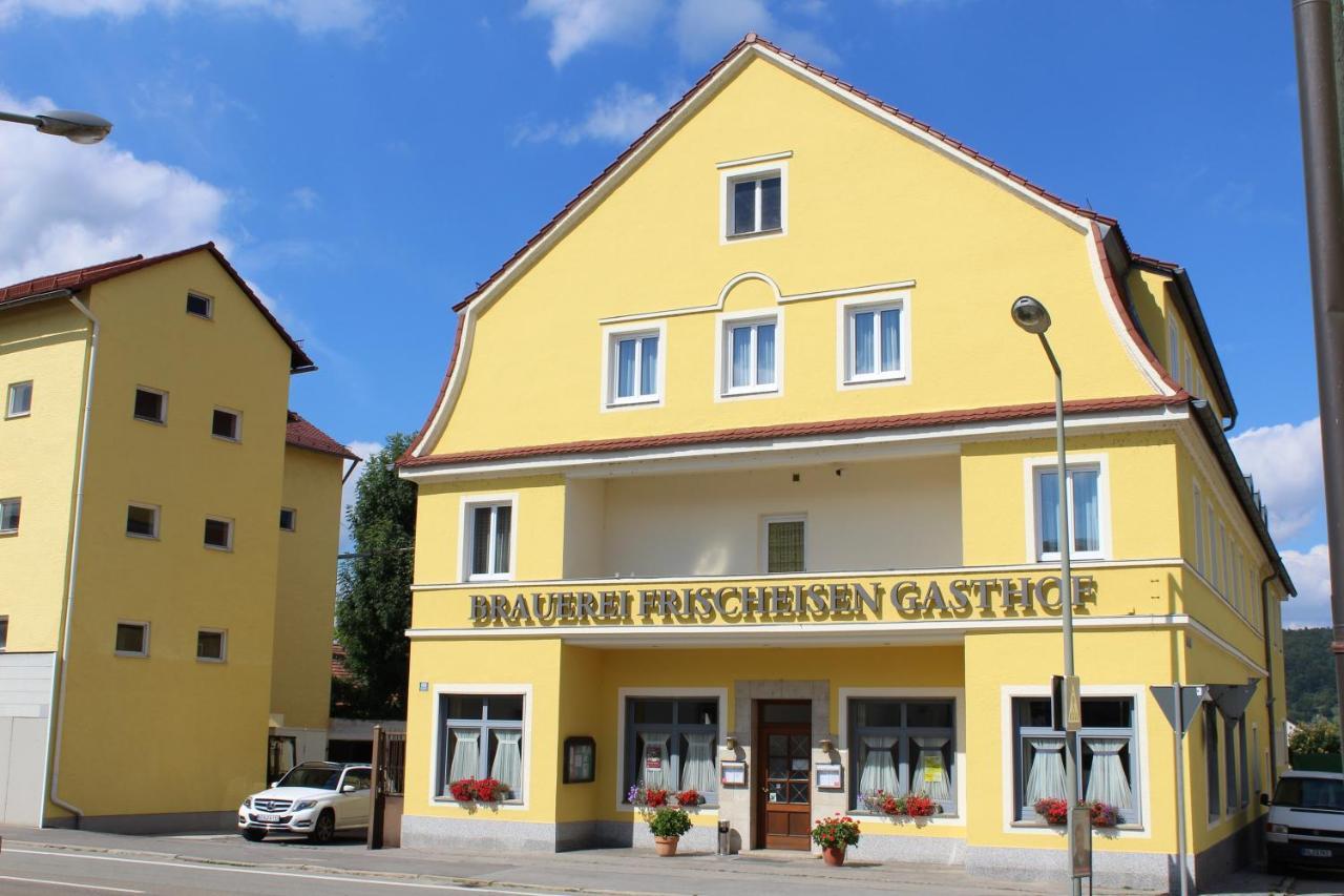 Brauerei Und Gasthof Frischeisen Kelheim Bagian luar foto